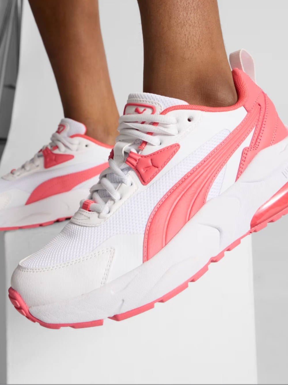 Brand New Puma Kids Coral & White Vis2K Sneakers Size 6 Girls /7.5-8 Woman’s